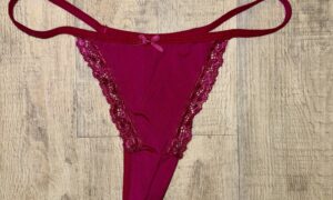 Rotes Höschen – Kühl, geheimnisvoll & getragen