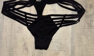 Schwarzer Tanga – Klassisch. Eng. Verführerisch