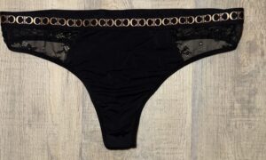 Schwarzer Tanga – Klassisch. Eng. Verführerisch