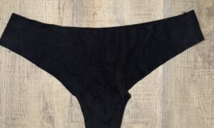 Schwarzer Tanga – Klassisch. Eng. Verführerisch